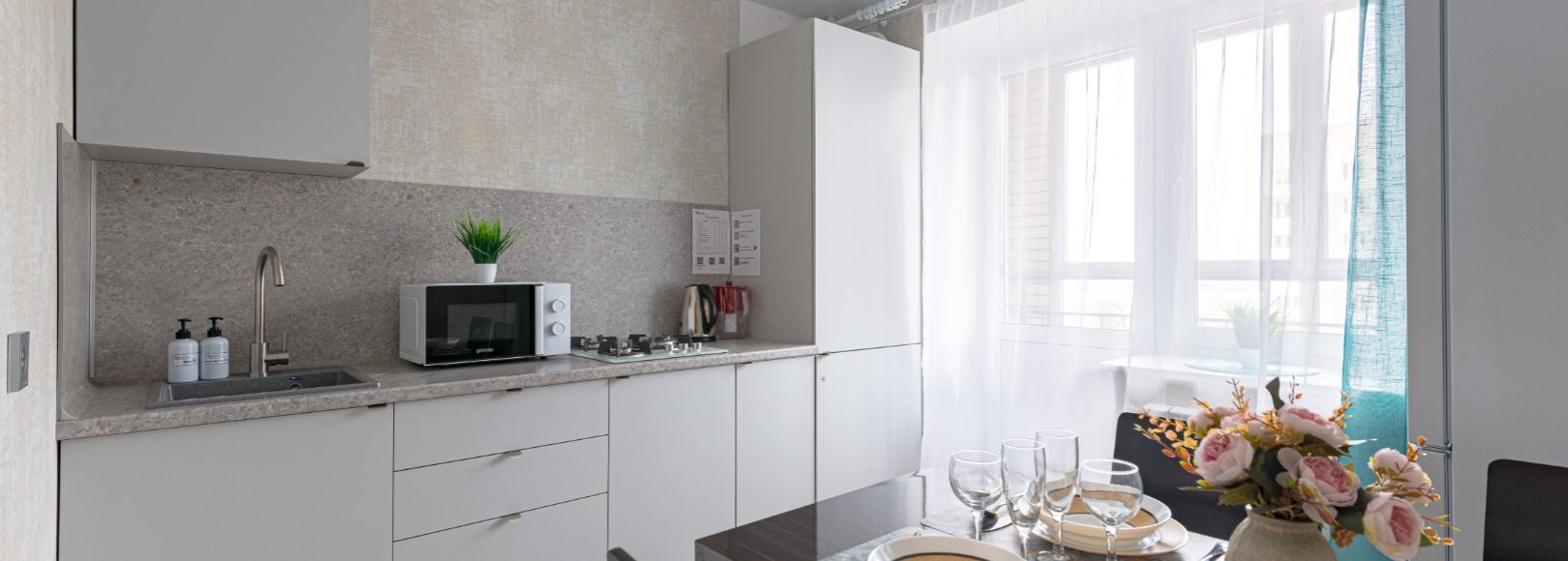 Фотография квартиры Современная уютная 1-к квартира недалеко от залива от RentAp