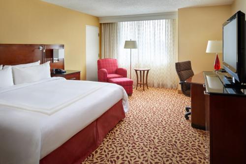 Фотография гостиницы Wyndham Cleveland Airport