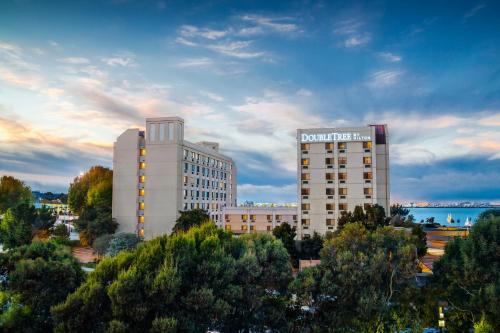 Фотография гостиницы DoubleTree by Hilton San Francisco Airport