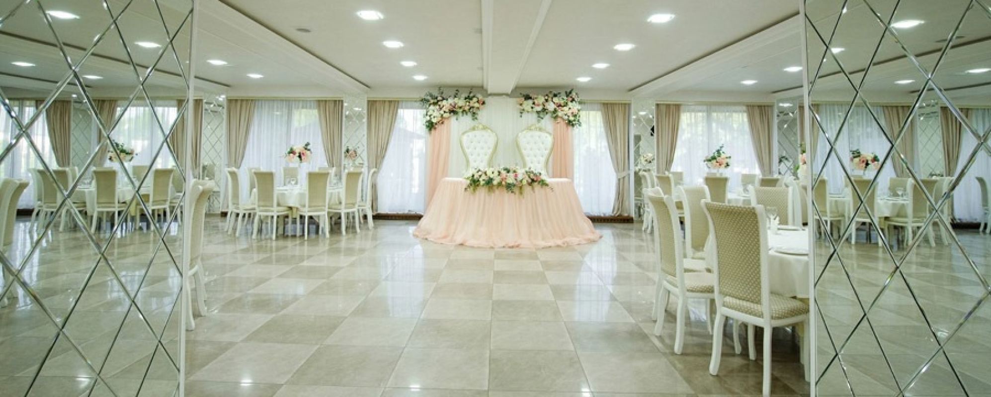 Фотографии банкетного зала Зал ресторана Менуа