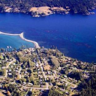 Фотографии гостевого дома 
            Salty Towers Ocean Front Cottages