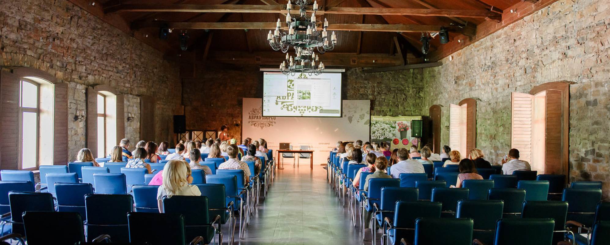 Фотографии конференц-зала Конгресс-холл, зал Винтаж