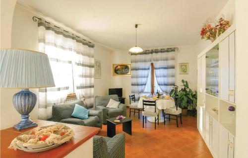 Фотография гостевого дома Three-Bedroom Holiday Home in Montignoso -MS-