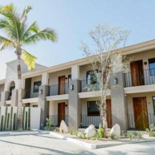 Фотографии гостиницы
SIX TWO FOUR Urban Beach Hotel