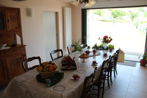 Фотография гостевого дома "LES MONNATS" GITE 8 personnes à la campagne