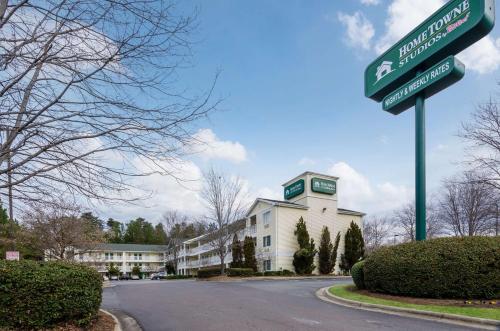 Фотография мотеля Hometowne Studios by Red Roof Winston-Salem - University Pkwy