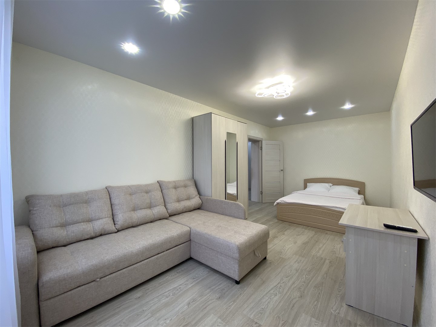 Фотография Жилья посуточно Однокомнатные апартаменты на ул. Броднева