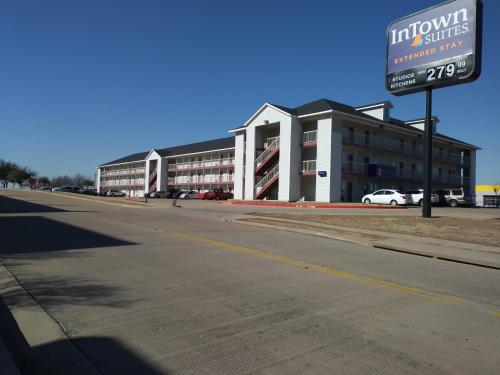 Фотография гостиницы InTown Suites Extended Stay Dallas TX - North Richland Hills