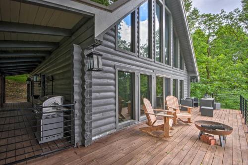 Фотография гостевого дома Luxe Jasper Cabin with Deck and Blue Ridge Mtn Views!