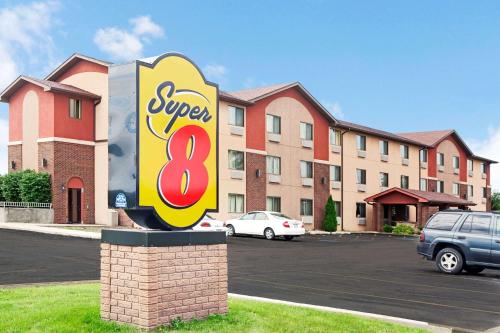 Фотография гостиницы Super 8 by Wyndham Romeoville Bolingbrook