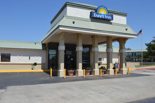 Фотография мотеля Days Inn by Wyndham Clinton