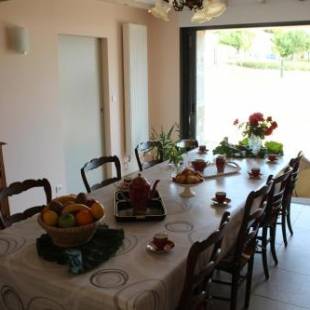 Фотографии гостевого дома
"LES MONNATS" GITE 8 personnes à la campagne