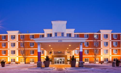 Фотография гостиницы Holiday Inn Express and Suites St. Cloud, an IHG Hotel