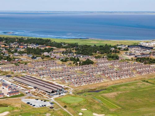 Фотография гостевого дома 6 person holiday home on a holiday park in Rømø