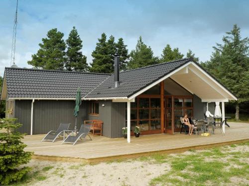 Фотография гостевого дома Three-Bedroom Holiday home in Blåvand 45
