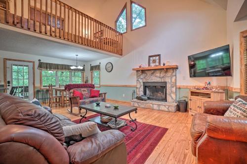 Фотография гостевого дома Resort Innsbruck Cabin with a Hot Tub and Foosball!