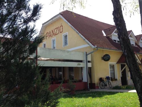 Фотография гостевого дома Centrum Étterem és Panzió