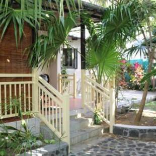 Фотографии гостевого дома 
            2 bedrooms house with terrace at Blue Bay