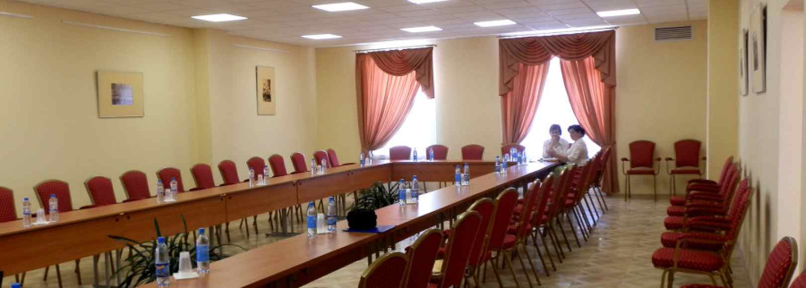 Фотография конференц-зала Сеурахуоне