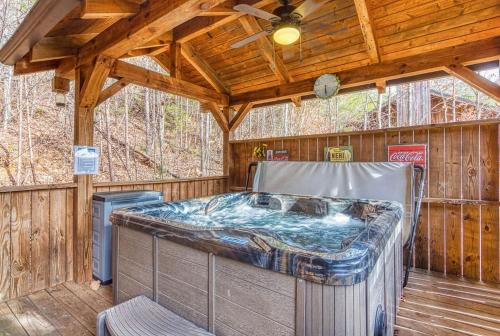 Фотография гостевого дома Hillbilly Hideout