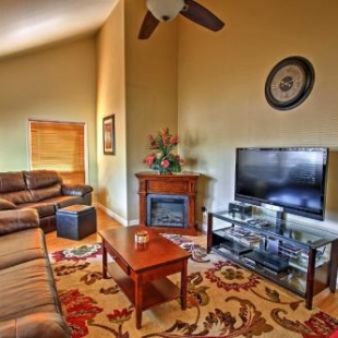Фотография гостевого дома Flagstaff Townhome with Deck Easy Access Downtown!