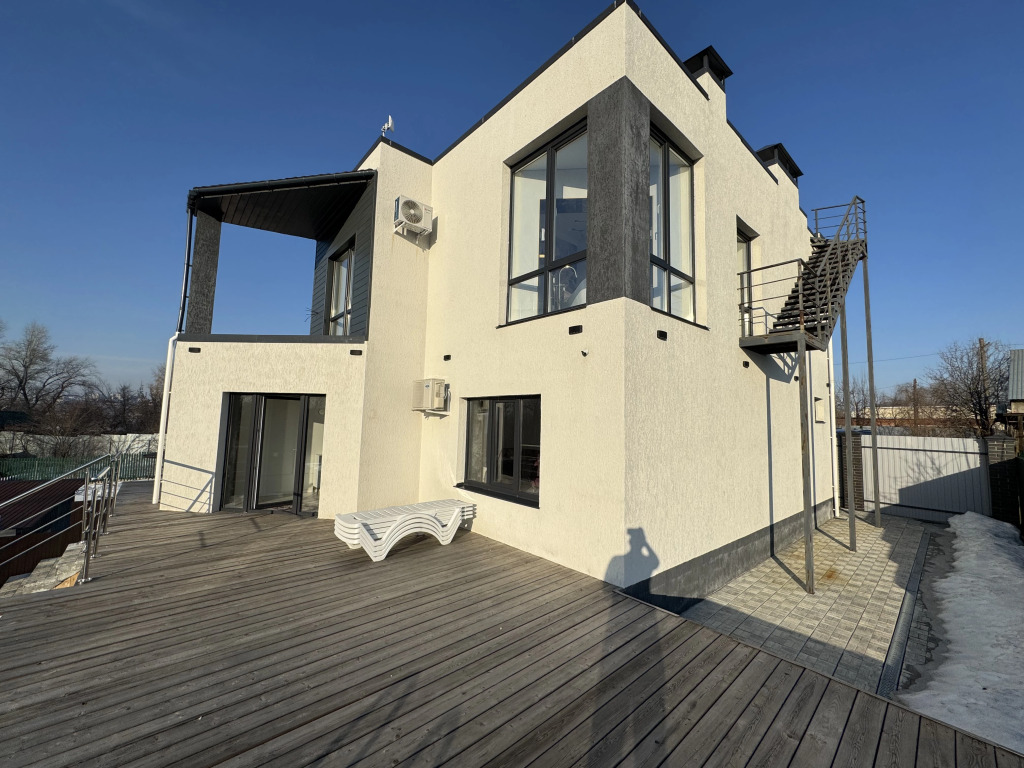 Фотография Коттеджа Частный дом Лев RentPlaza