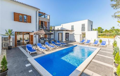 Фотографии гостевого дома
Nice home in Banjole with Outdoor swimming pool and 4 Bedrooms