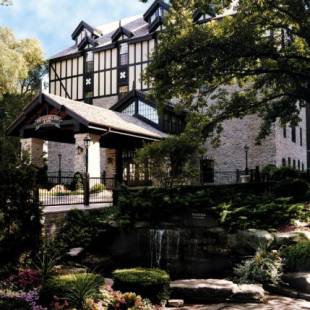 Фотографии мини отеля 
            Old Mill Toronto Hotel