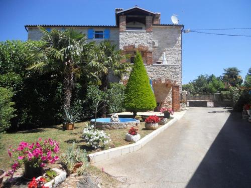 Фотография гостевого дома Holiday house with a parking space Kirmenjak, Porec - 16515