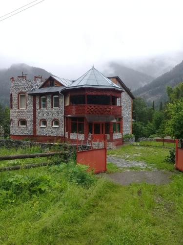 Фотография гостевого дома Замок у реки