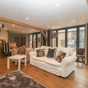 Фотография гостевого дома The Courtyard - Hilltop Barn