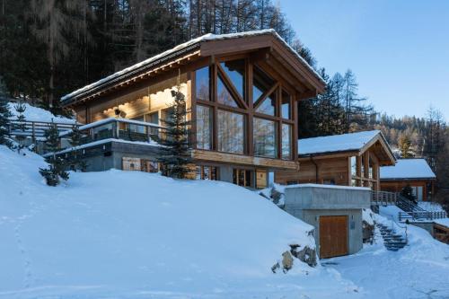 Фотография гостевого дома Luxury Spa Chalet with Jacuzzi and Sauna