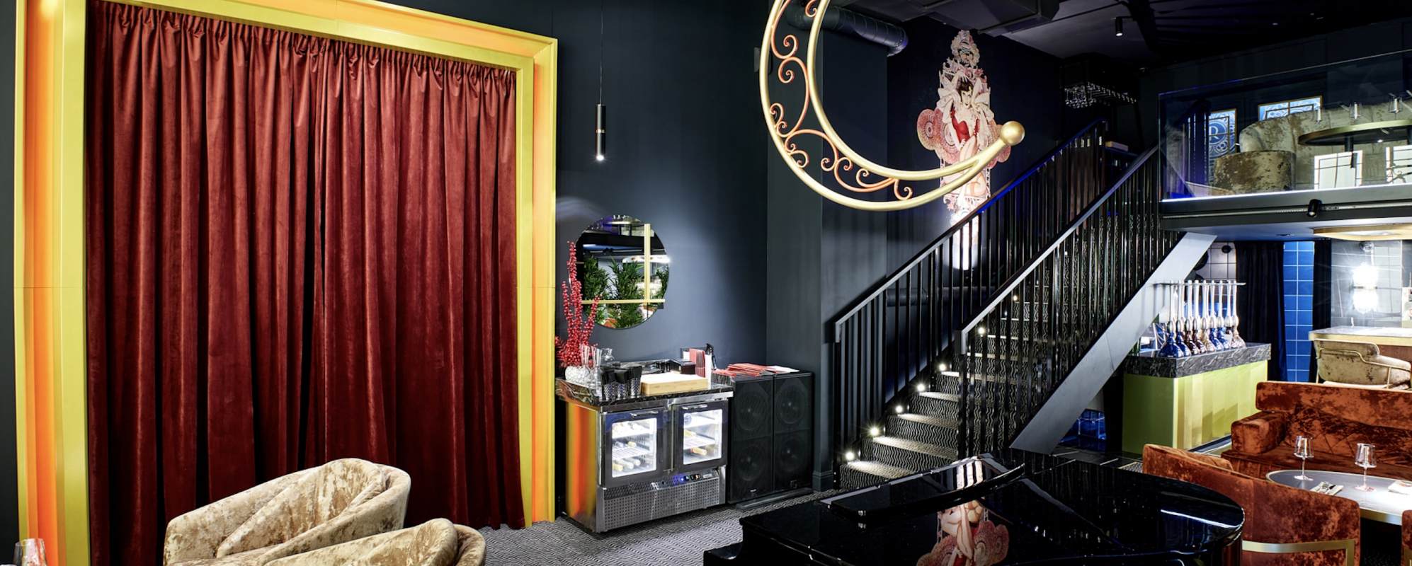 Фотографии банкетного зала RED BAR&KARAOKE Основной зал