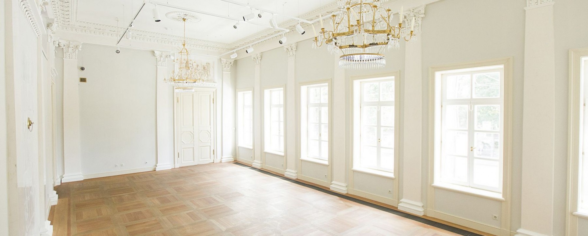 Фотографии банкетного зала Бальный зал с полуротондой