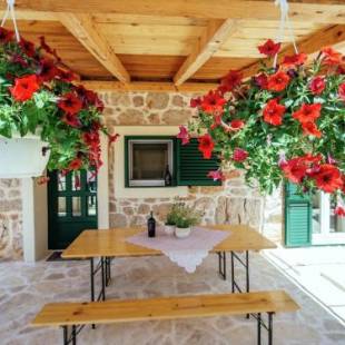 Фотографии гостевого дома 
            Stone house near river canyon, beautiful covered terrace, great mountains view