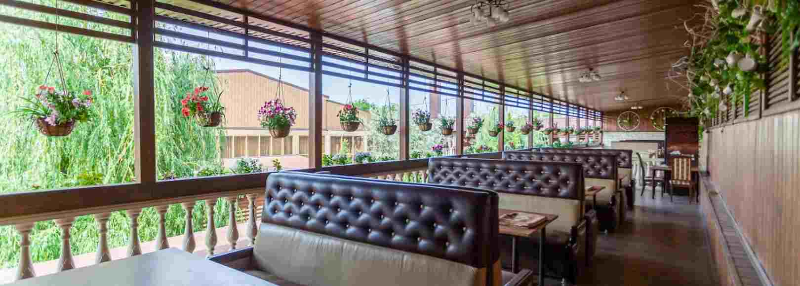 Фотография летней террасы Летняя терраса ресторана Старый Колодец