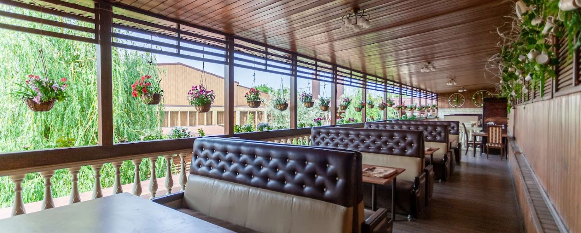 Фотографии летней террасы Летняя терраса ресторана Старый Колодец