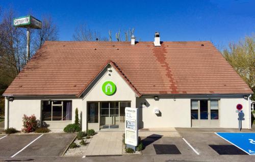 Фотография гостиницы Campanile Plaisir