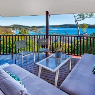 Фотография гостевого дома Casuarina 18 Ocean View House Central Location BBQ Golf Buggy