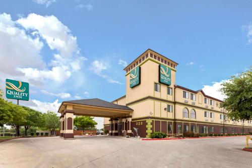 Фотография гостиницы Quality Inn Near Seaworld - Lackland