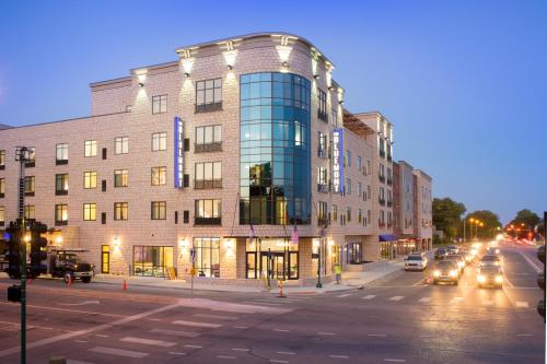 Фотография гостиницы Bluemont Hotel