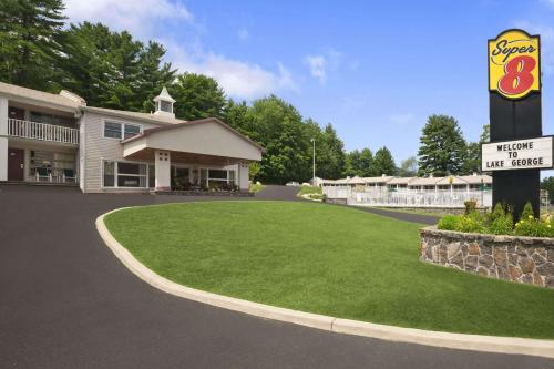 Фотография гостиницы Super 8 by Wyndham Lake George/Downtown