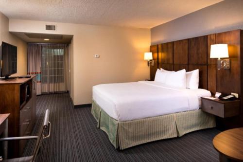 Фотография гостиницы Holiday Inn Hotel & Suites Oklahoma City North, an IHG Hotel