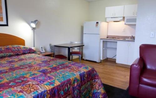 Фотография гостиницы InTown Suites Extended Stay Louisville KY - Wattbourne Lane