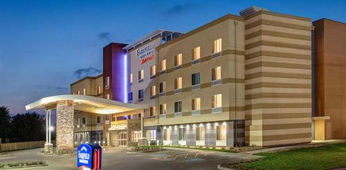 Фотография гостиницы Fairfield Inn & Suites by Marriott Warrensburg