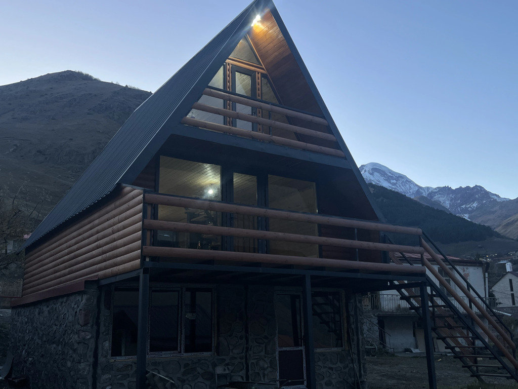 Фотография Коттеджа Частный дом Уютный Котедж в Степанцминда