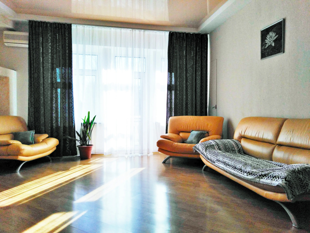 Фотография квартиры Квартира 3-комн. cталинка с большой ванной рядом с набережной