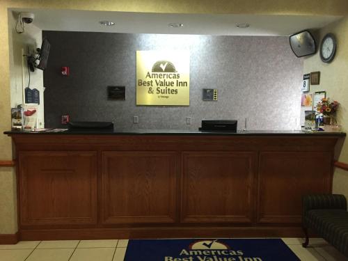 Фотография мини отеля Red Roof Inn & Suites Carrollton, GA - West Georgia