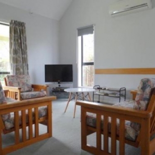 Фотография гостевого дома 15b Caverhill Close