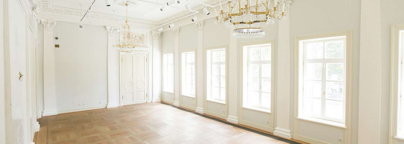 Фотография банкетного зала Бальный зал с полуротондой